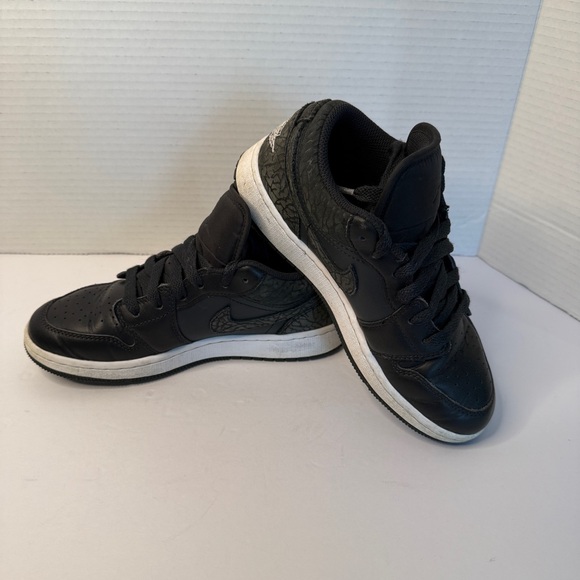 AIR JORDAN 1 LOW SE (BIG KID) - Picture 4 of 12